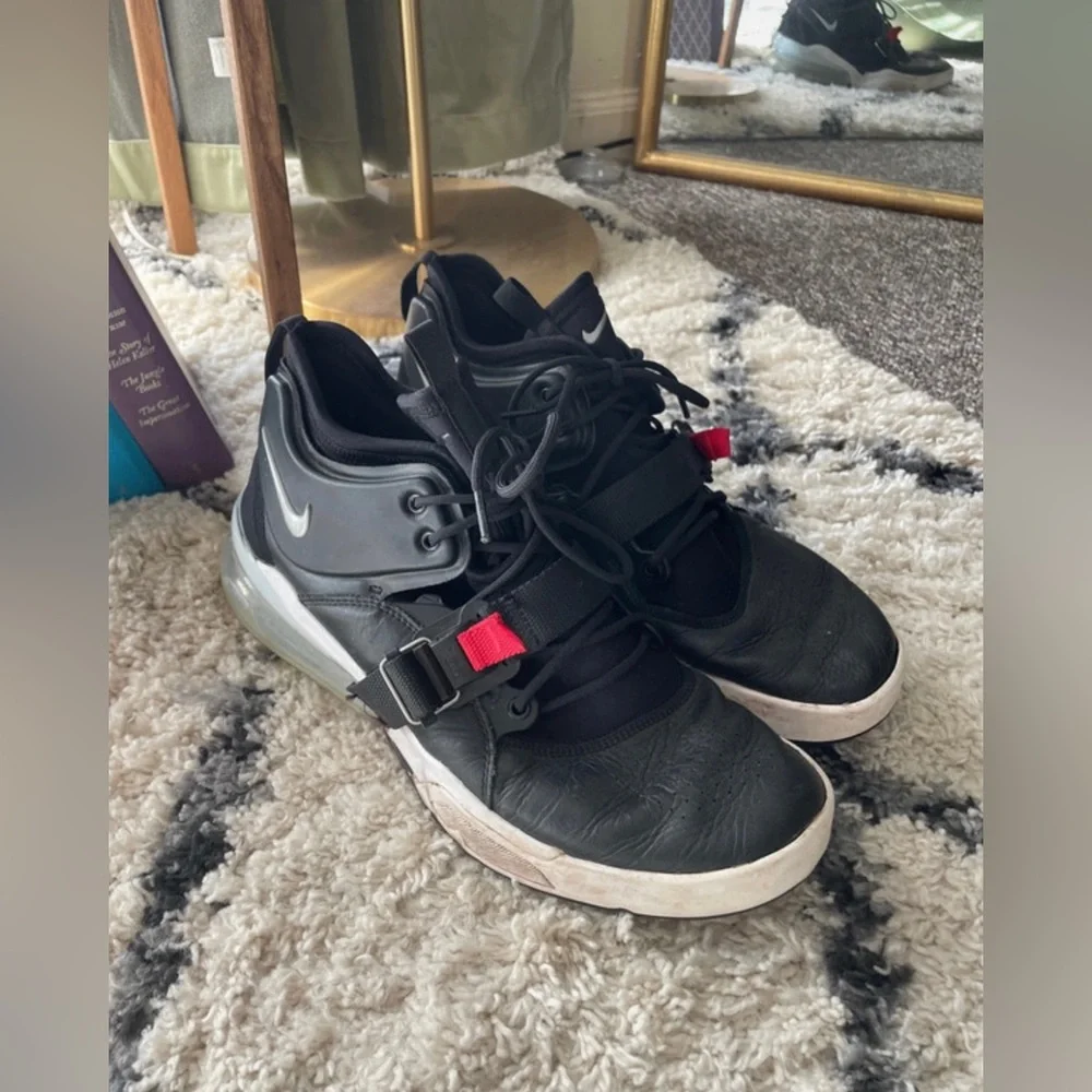 Nike Air Force 270 Sneakers Black and Red with Straps - Mens